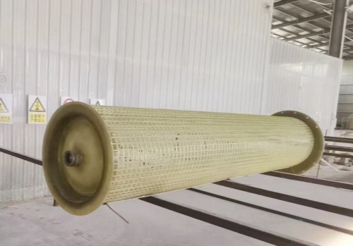 Technical diagram illustrating gas flow patterns and mist capture mechanism through fiber bed