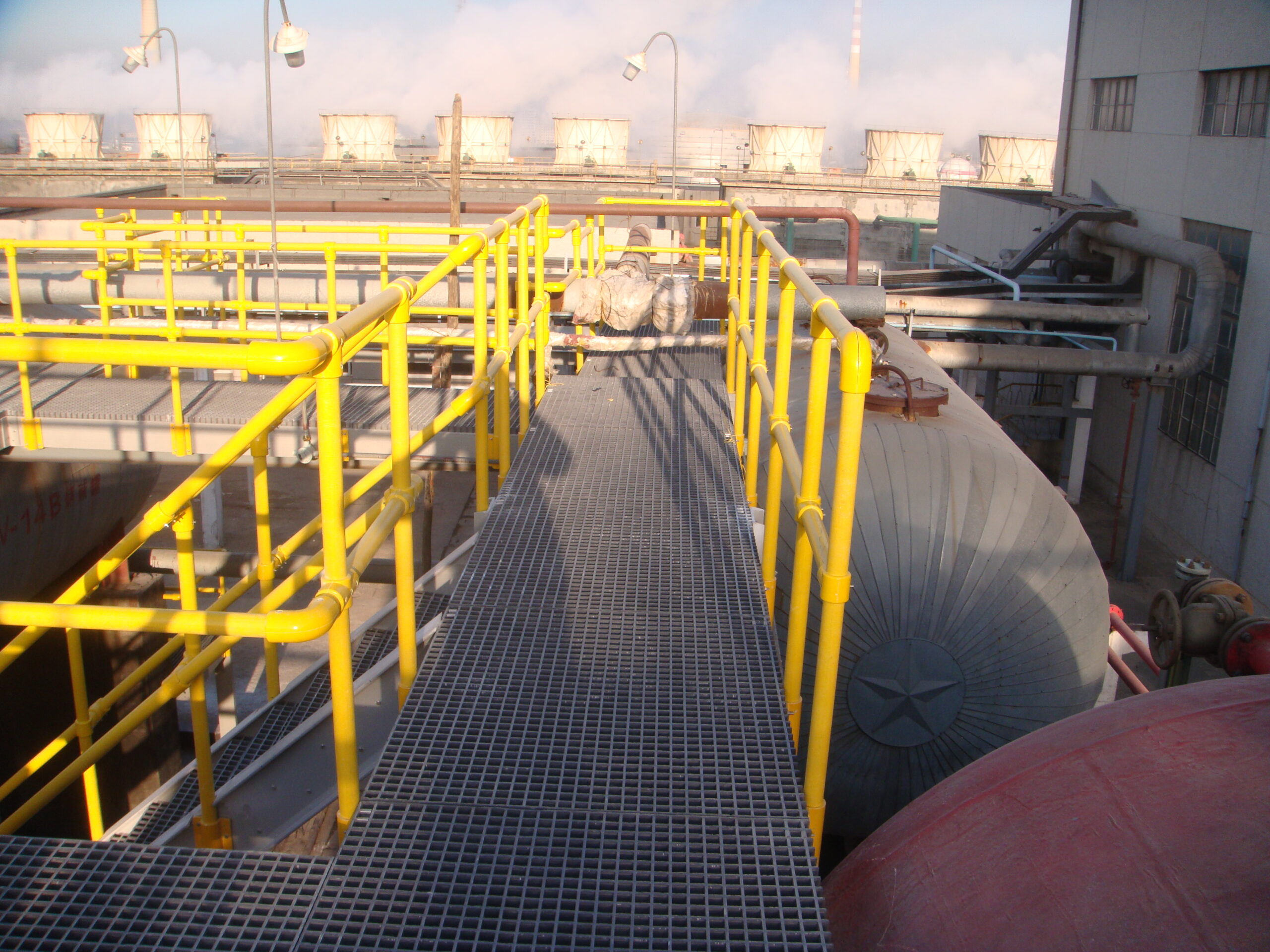 How to Select the Right Resin: Advantages of Vinyl Ester, Isophthalic, and Orthophthalic Resins