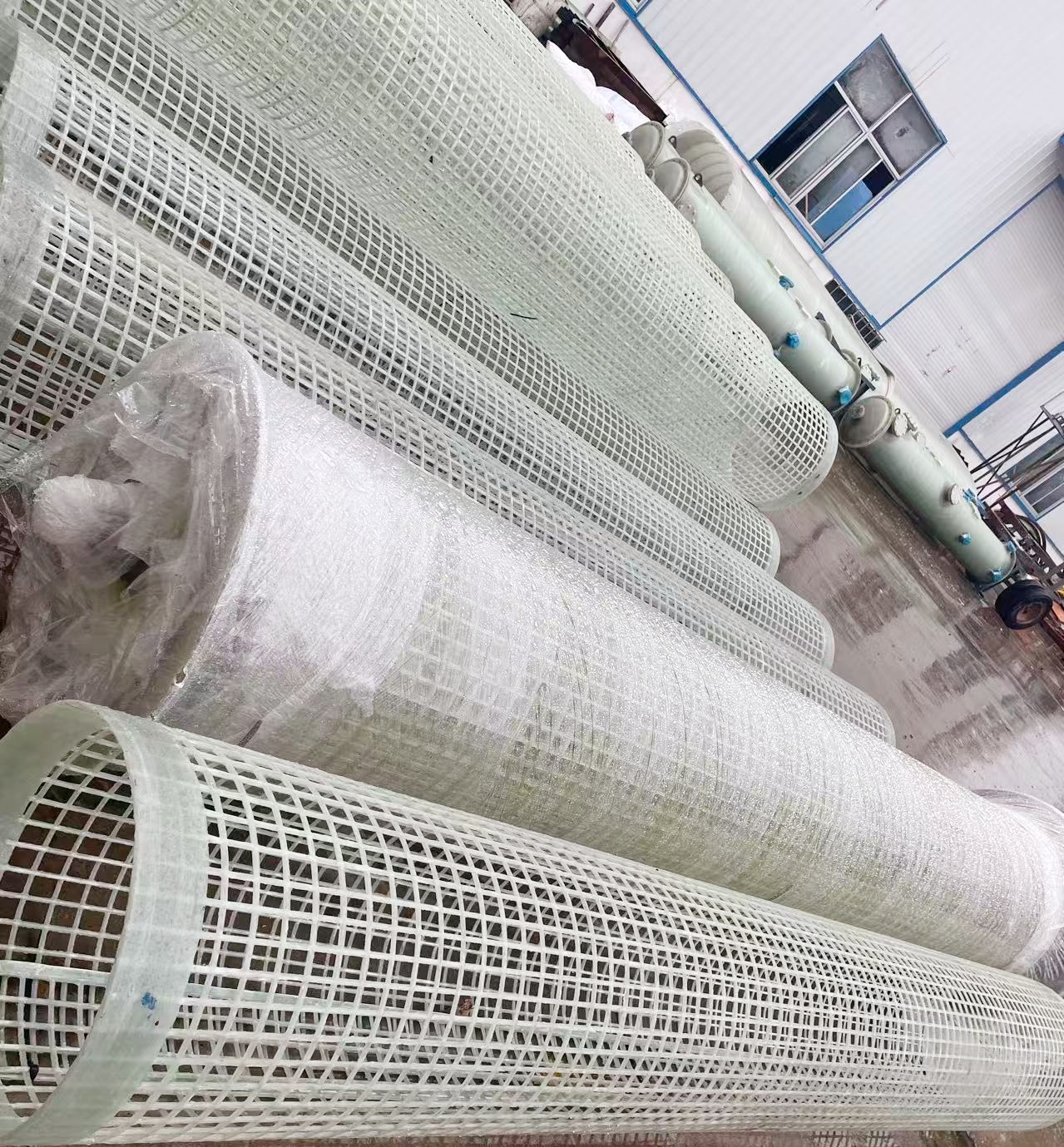 Technical diagram showing fiberglass outer cage structure for mist eliminator. External containment cage with reinforcement ribs and vessel mounting interface.