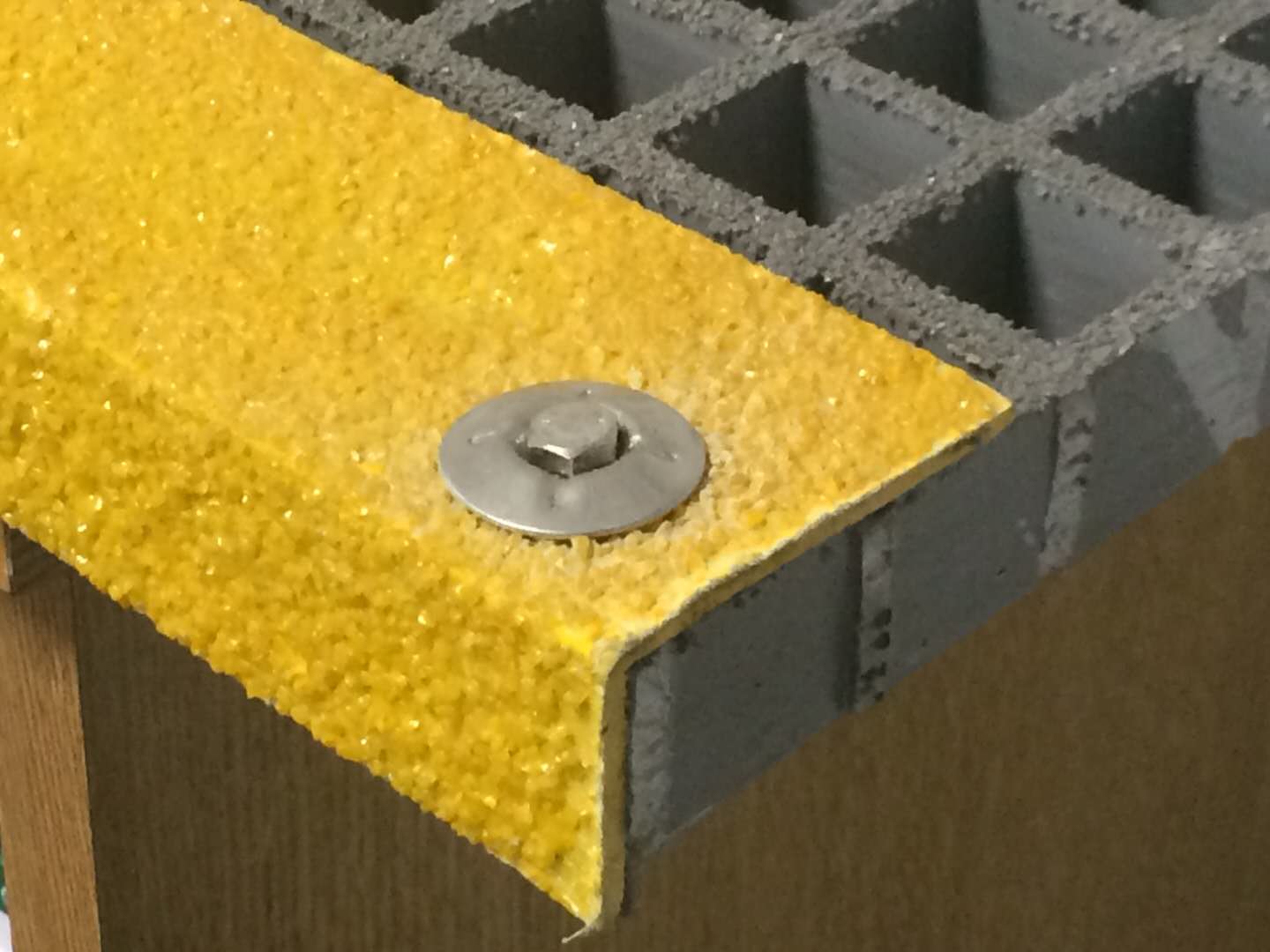 W Clip fastening system